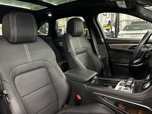 Used 2026 Jaguar F-PACE R-Dynamic S image 31