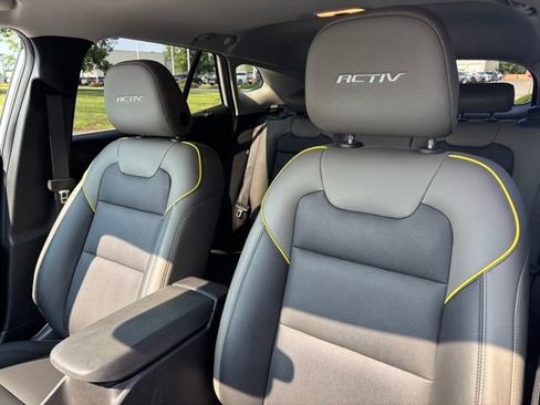 Used 2024 Chevrolet Trax ACTIV w/ Sunroof Package FWD image 19