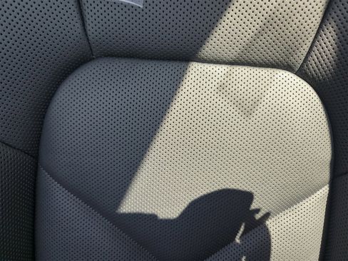 New 2025 Porsche Macan image 30