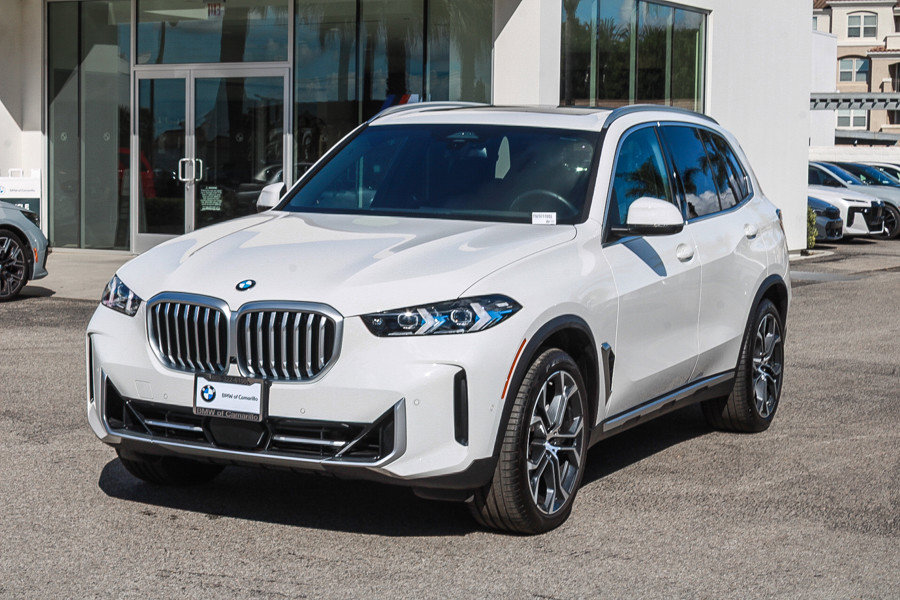 Used 2026 BMW X5 xDrive40i w/ Premium Package AWD/4WD image 3