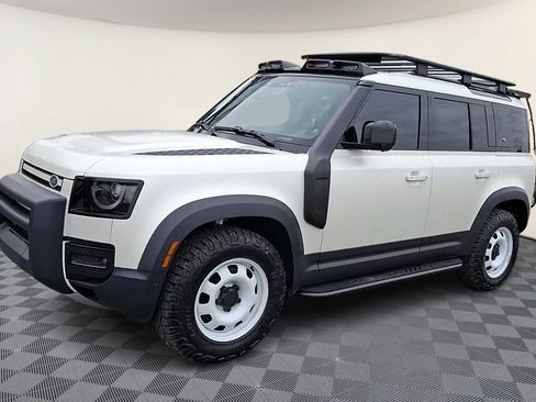 Used 2024 Land Rover Defender 110 S image 4