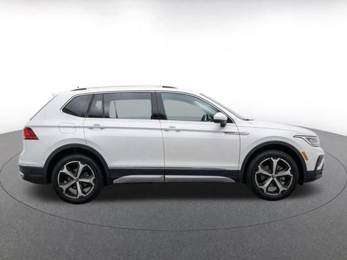 Used 2026 Volkswagen Tiguan SE FWD image 9