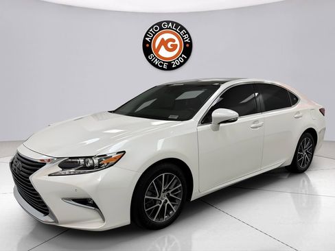 Used 2018 Lexus ES 350 w/ Luxury Package w/Wood Trim image 3