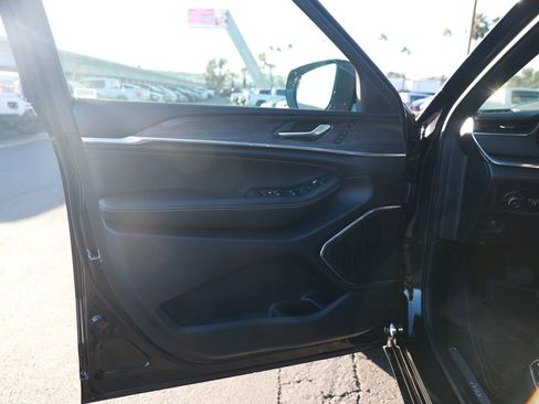 New 2025 Jeep Grand Cherokee Overland image 11