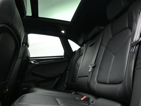 Used 2025 Porsche Macan AWD/4WD image 19