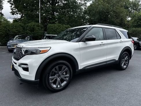 Certified 2023 Ford Explorer XLT w/ Equipment Group 202A AWD/4WD image 9