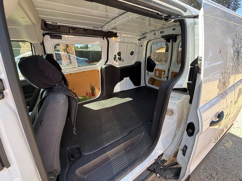 Used 2017 Ford Transit Connect XLT FWD image 9