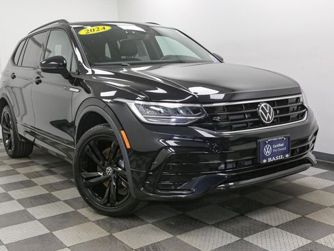 Certified 2024 Volkswagen Tiguan SE R-Line AWD/4WD image 3