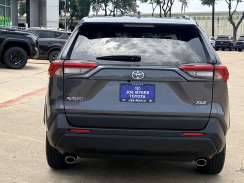 Used 2025 Toyota RAV4 XLE FWD image 8