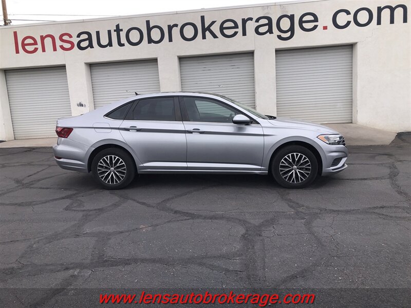 Used 2020 Volkswagen Jetta SE w/ SE Cold Weather Package FWD image 1