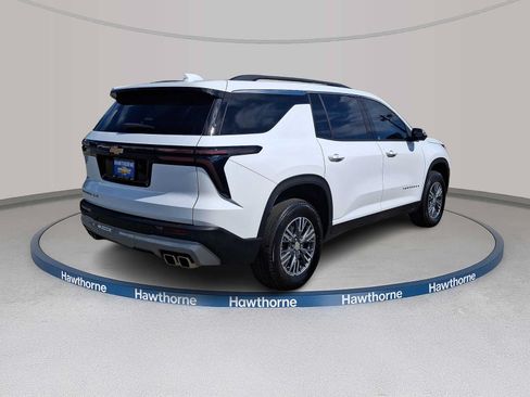 Used 2025 Chevrolet Traverse LT w/ Driver Confidence Package AWD/4WD image 6