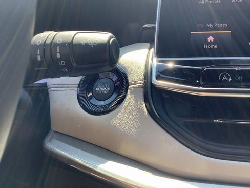 Used 2024 Jeep Compass Limited image 16