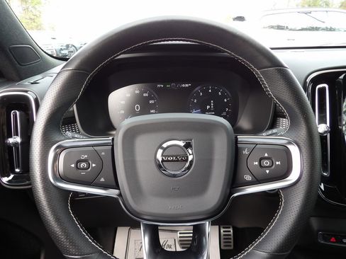 Used 2021 Volvo XC40 T5 R-Design w/ Climate Package image 15