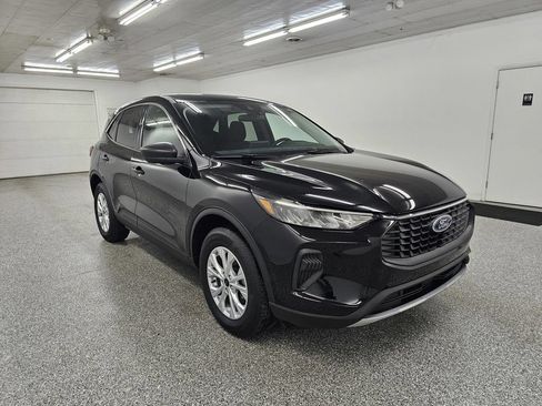 Used 2024 Ford Escape Active AWD/4WD image 3