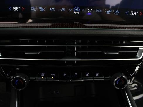 New 2026 Chevrolet Traverse RS image 8