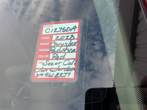 Used 2023 Chrysler Pacifica Limited image 36