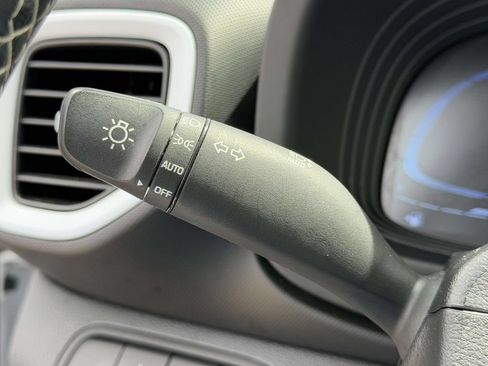 Certified 2023 Hyundai Venue Limited FWD image 23