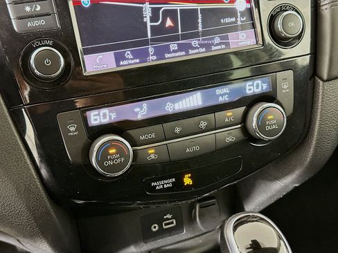 Used 2020 Nissan Rogue SL w/ Premium Package FWD image 24