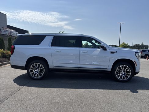 Used 2026 GMC Yukon XL Denali w/ Denali Reserve Package AWD/4WD image 11