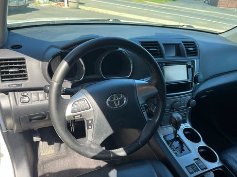 Used 2013 Toyota Highlander SE AWD/4WD image 12