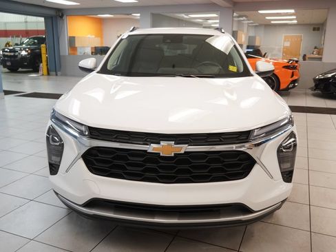 Used 2024 Chevrolet Trax LT w/ Driver Confidence Package FWD image 14