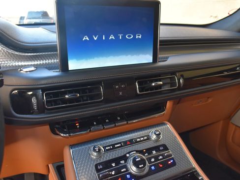 Used 2020 Lincoln Aviator Black Label w/ Dynamic Handling Package image 13