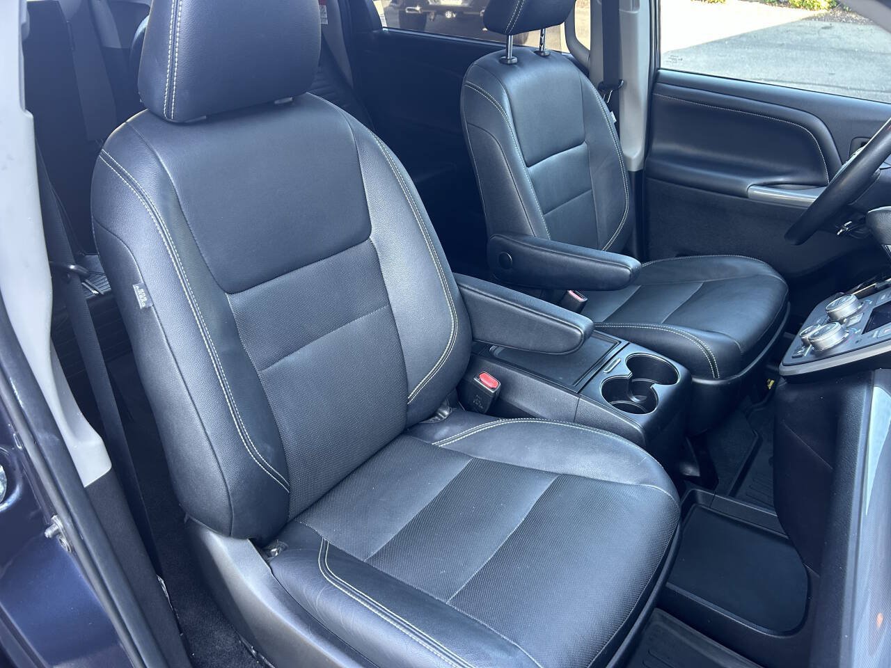 Used 2020 Toyota Sienna SE FWD image 41