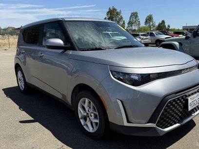 Used 2024 Kia Soul LX w/ Option Group 015