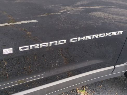 Certified 2025 Jeep Grand Cherokee Limited RWD image 13