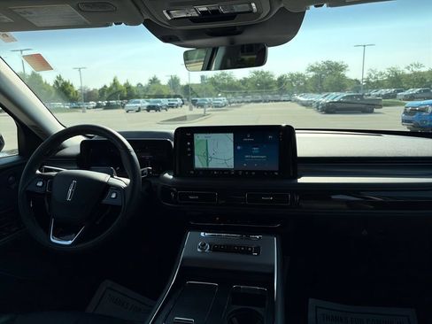 Used 2025 Lincoln Aviator AWD w/ Jet Appearance Package image 36