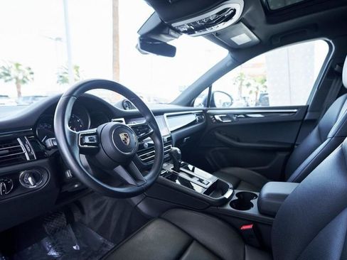 Used 2024 Porsche Macan image 4