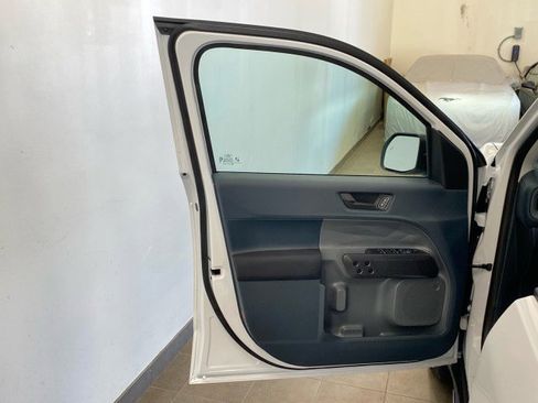 New 2025 Ford Maverick XL image 14