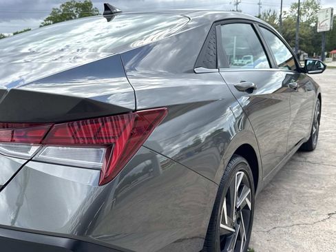 Used 2025 Hyundai Elantra SEL image 14