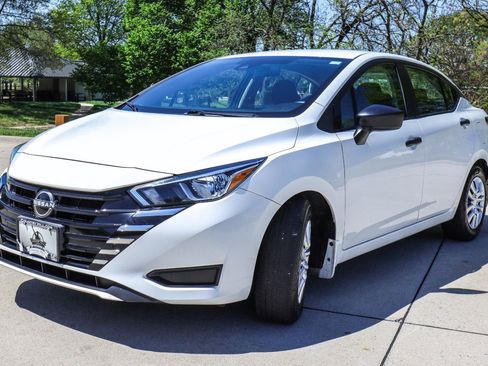 Used 2024 Nissan Versa S w/ Trunk Package image 3