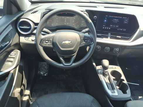 Used 2024 Chevrolet Trax LS FWD image 5