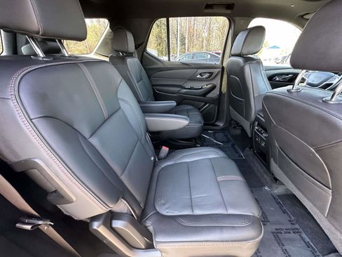 Used 2022 Chevrolet Traverse RS image 32