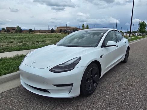 Used 2023 Tesla Model 3 Standard Range RWD image 1