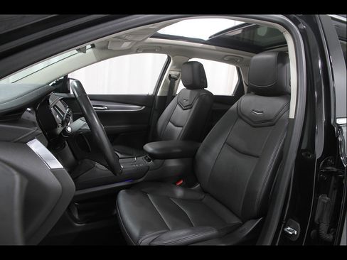 Used 2019 Cadillac XT5 Luxury w/ LPO, Black Ice Package AWD/4WD image 5