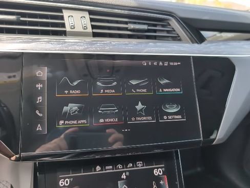Used 2021 Audi e-tron Premium Plus w/ Premium Plus Package AWD/4WD image 13