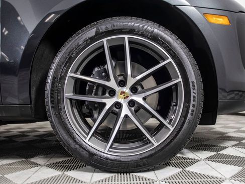 Used 2025 Porsche Macan AWD/4WD image 38