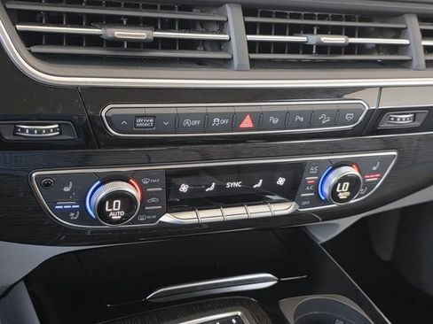 Used 2019 Audi Q7 3.0T Premium Plus w/ Premium Plus Package AWD/4WD image 26