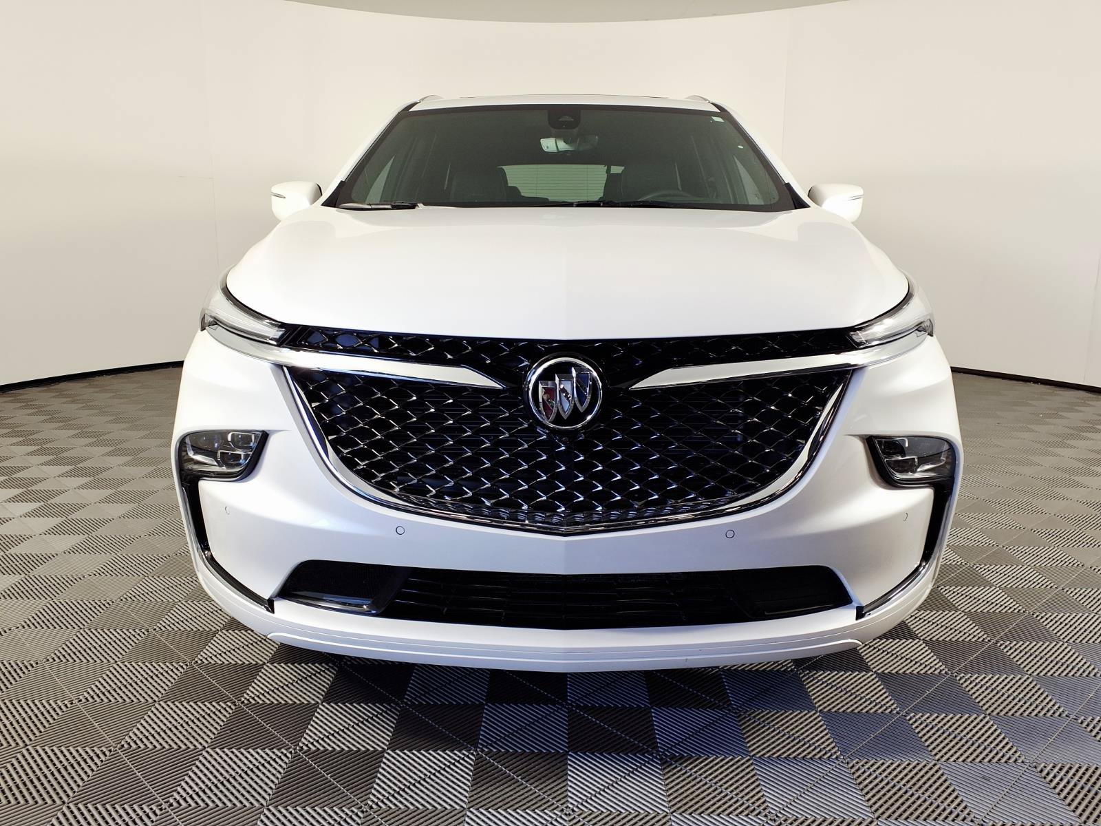 Used 2024 Buick Enclave Avenir w/ Avenir Technology Package FWD image 2