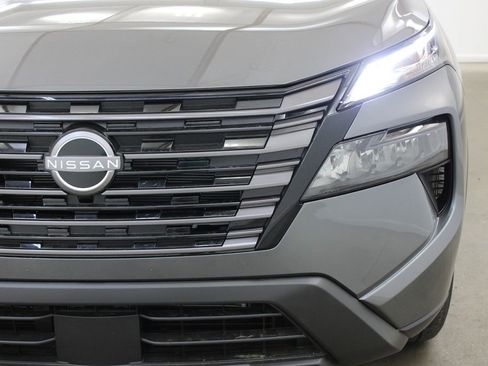 New 2026 Nissan Rogue SV FWD image 8