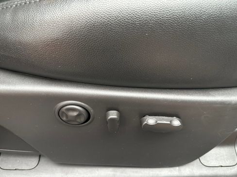 Used 2014 GMC Sierra 3500 SLT w/ SLT Convenience Package image 22