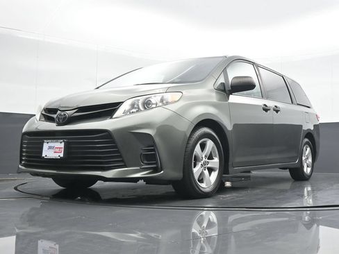 Used 2020 Toyota Sienna L FWD image 16