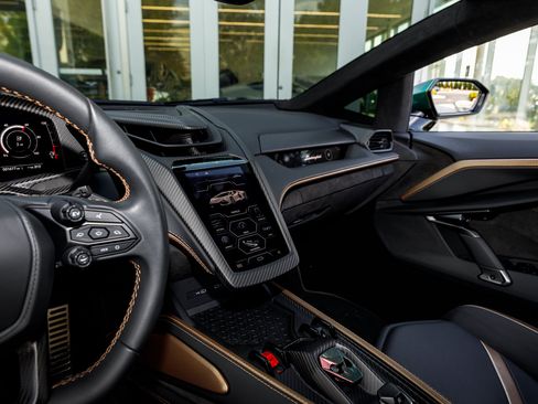 Used 2024 Lamborghini Revuelto AWD/4WD image 61