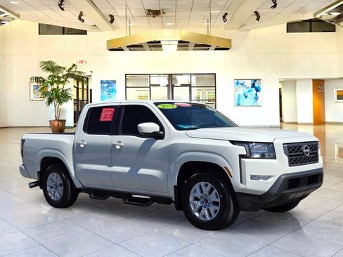 Certified 2024 Nissan Frontier SV w/ SV Convenience Package RWD image 3