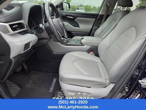 Used 2021 Toyota Highlander XLE FWD image 7