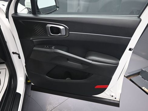 Certified 2025 Kia Sorento EX w/ EX Panoramic Sunroof Package image 40