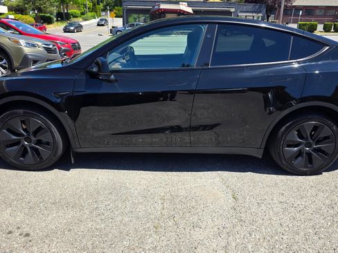 Used 2025 Tesla Model Y Long Range AWD/4WD image 8